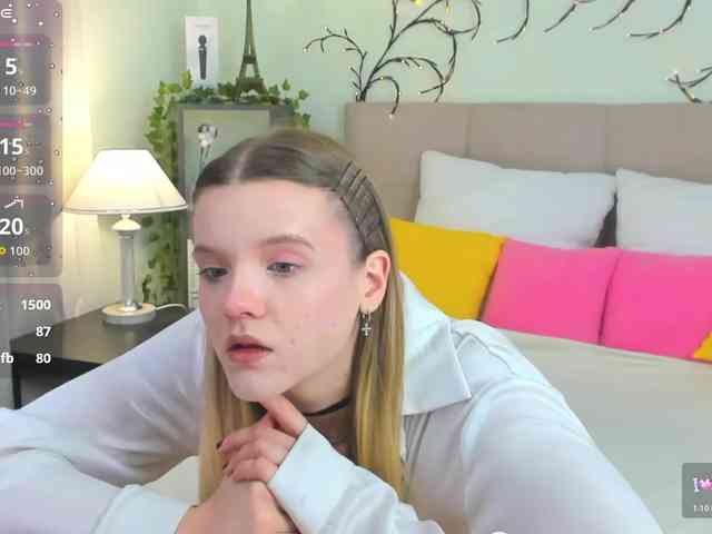 Emma-peach webcam