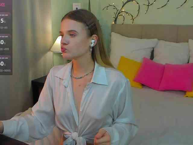 Emma-peach webcam