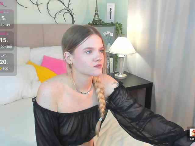 Emma-peach webcam