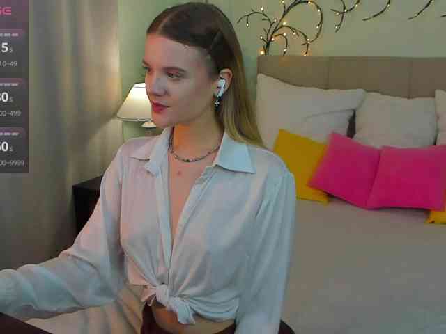 Emma-peach webcam