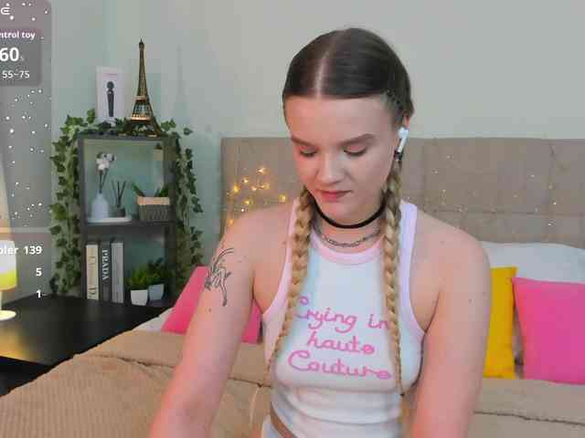 Emma-peach webcam
