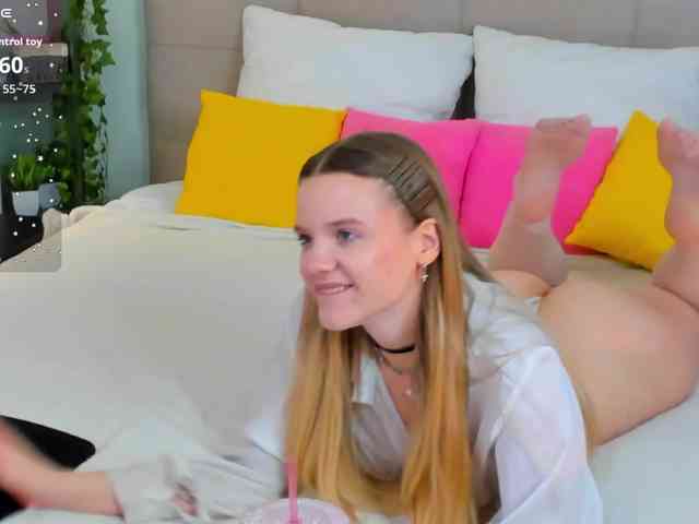 Emma-peach webcam