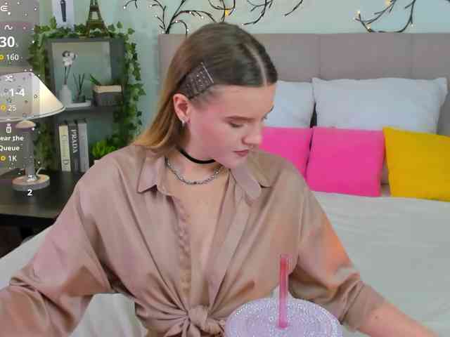 Emma-peach webcam