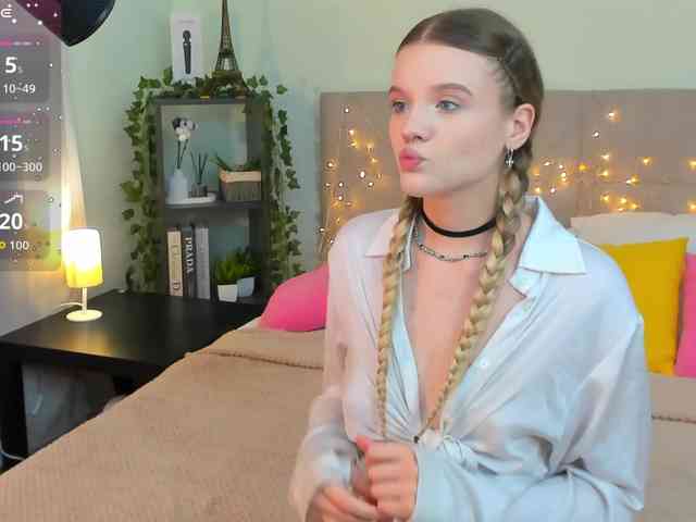 Emma-peach webcam