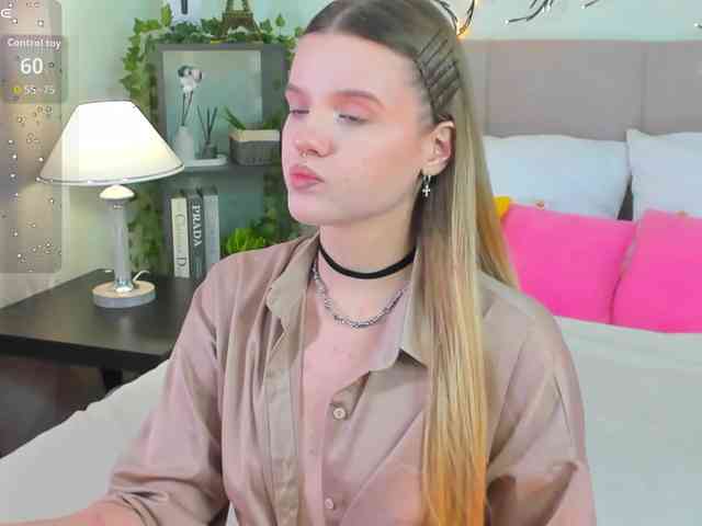 Emma-peach webcam