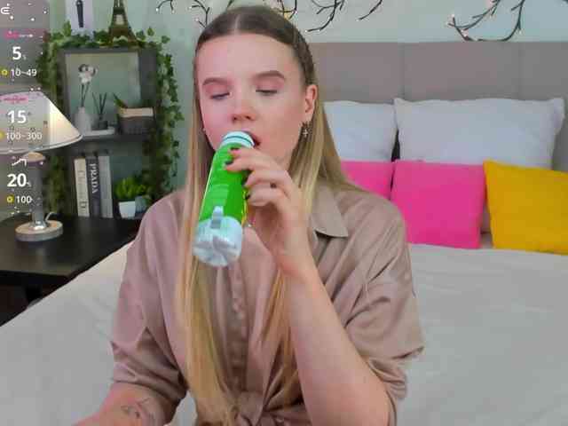 Emma-peach webcam