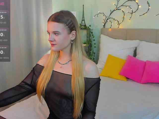 Emma-peach webcam