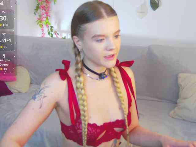 Emma-peach webcam