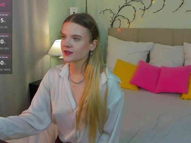 Emma-peach webcam