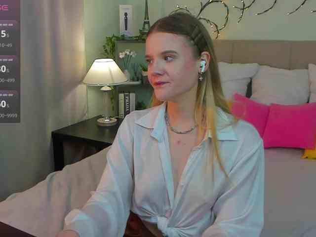 Emma-peach webcam