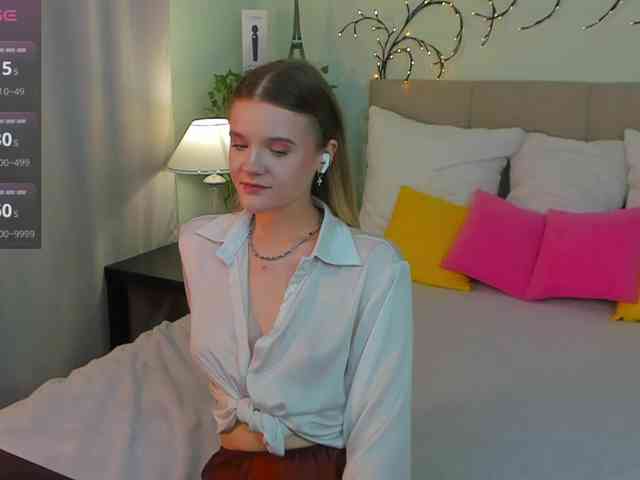 Emma-peach webcam