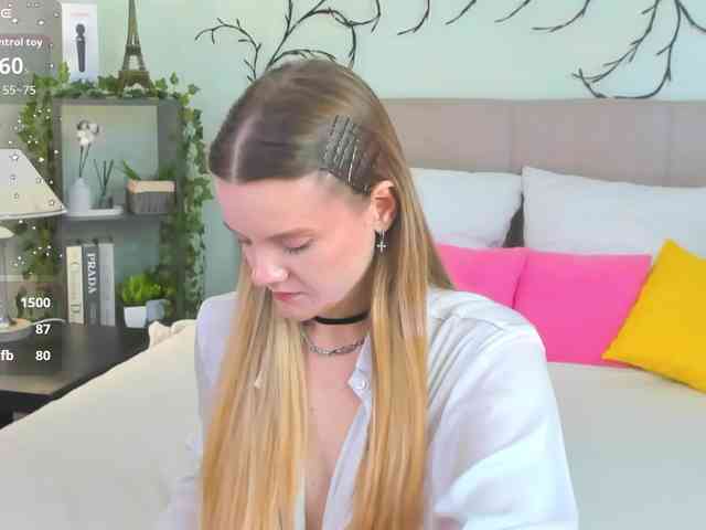 Emma-peach webcam
