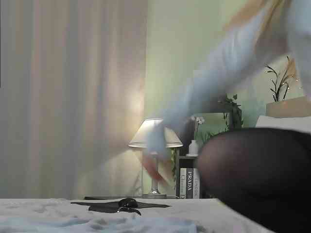 Emma-peach webcam