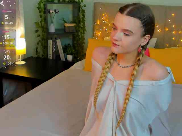 Emma-peach webcam