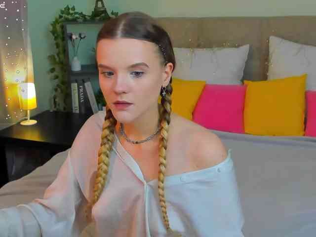 Emma-peach webcam