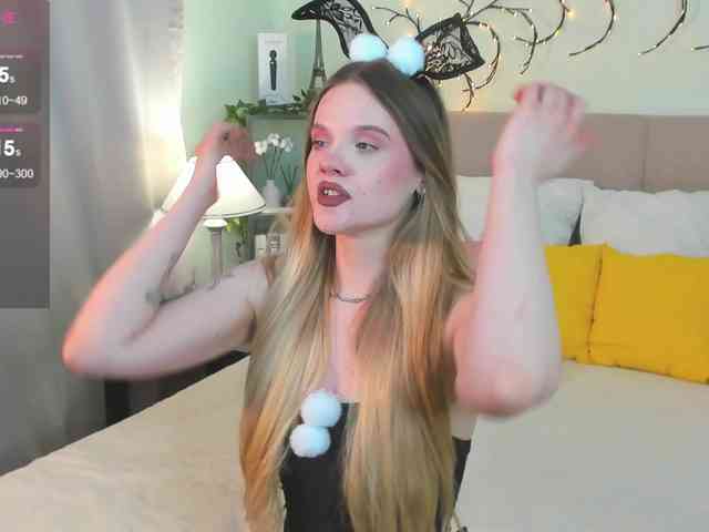 Emma-peach webcam