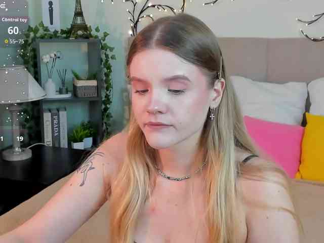 Emma-peach webcam
