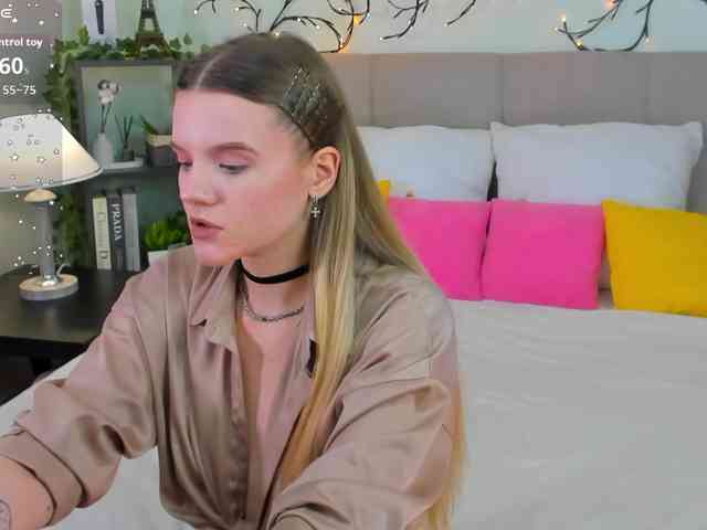 Emma-peach webcam