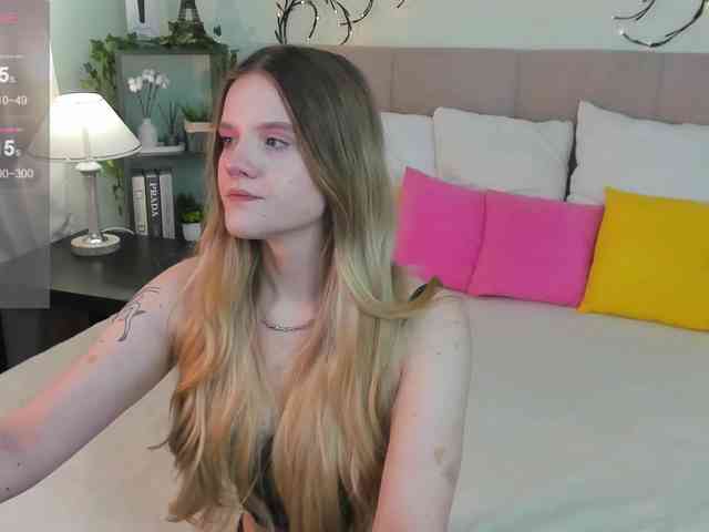 Emma-peach webcam