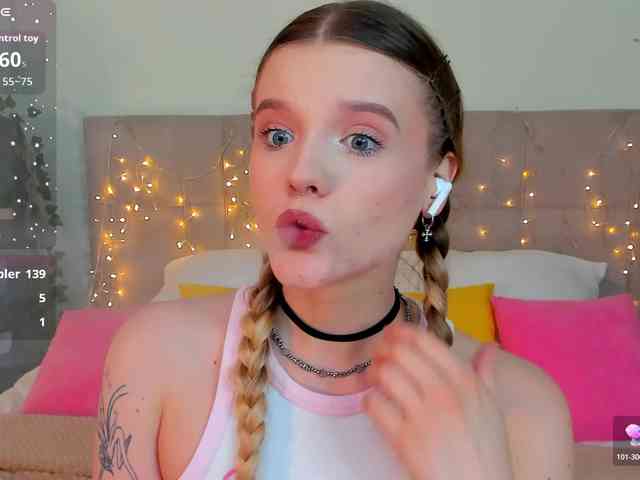 Emma-peach webcam