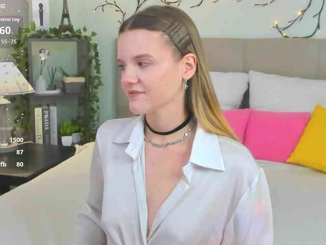 Emma-peach webcam