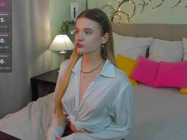 Emma-peach webcam