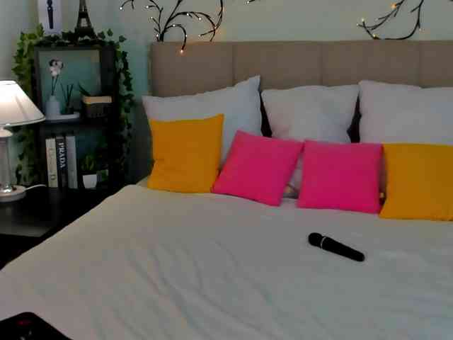 Emma-peach webcam