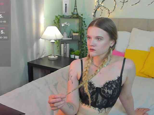Emma-peach webcam