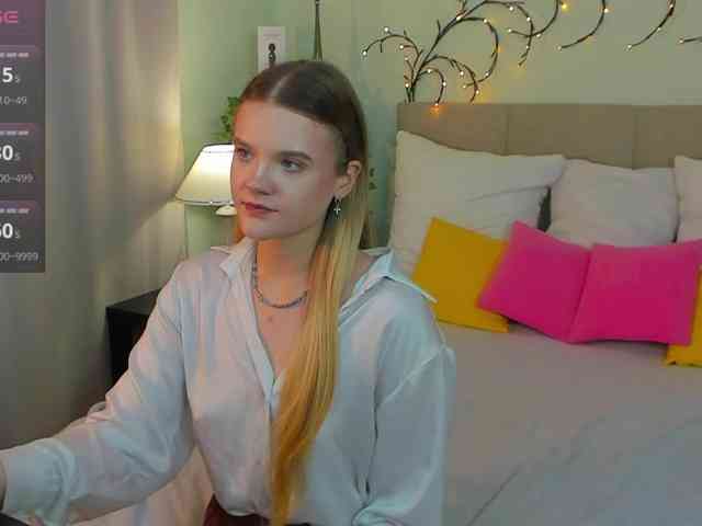 Emma-peach webcam