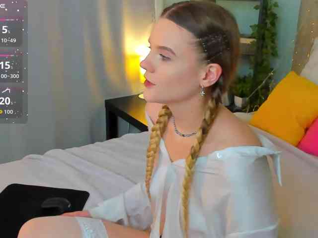 Emma-peach webcam