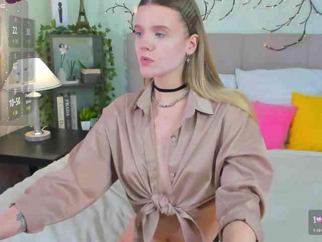 Emma-peach webcam