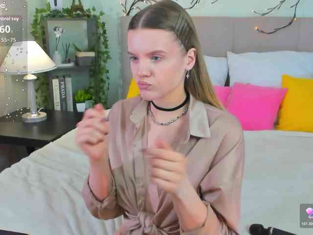 Emma-peach webcam