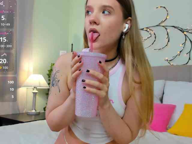Emma-peach webcam