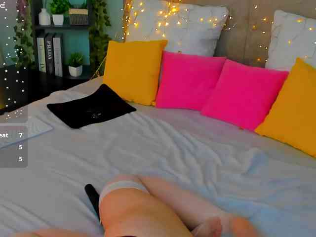 Emma-peach webcam
