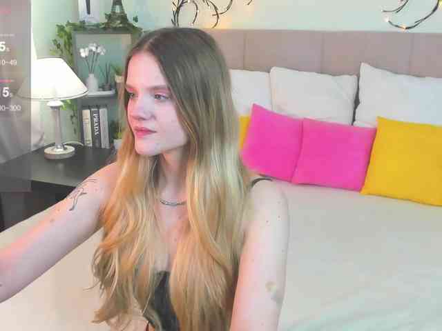 Emma-peach webcam