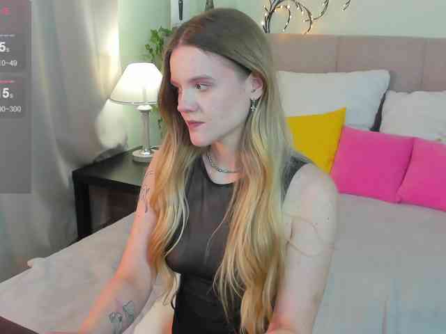 Emma-peach webcam