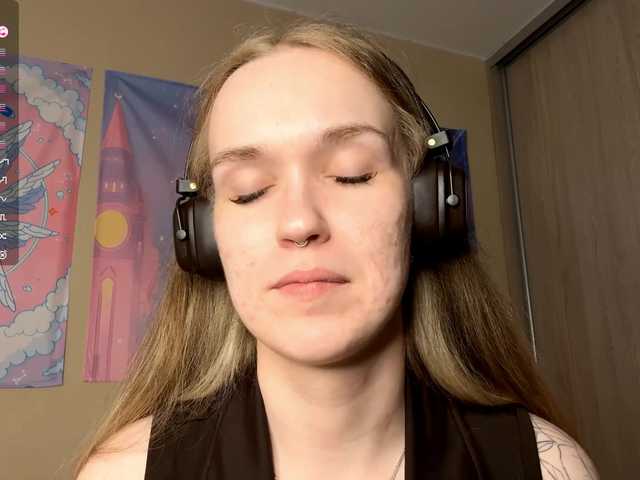 le modèle JeaneMckaskle est en webcam porno dans un show sur le site bongacams, il possède les tags suivants: White/Caucasian,Blonde,Trimmed