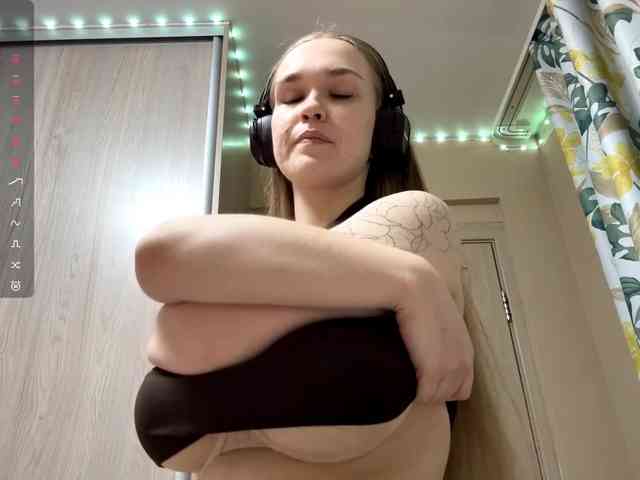 JeaneMckaskle webcam