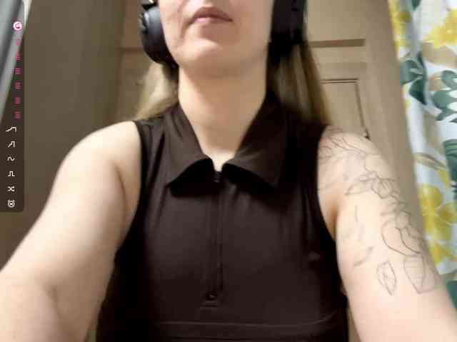 JeaneMckaskle webcam