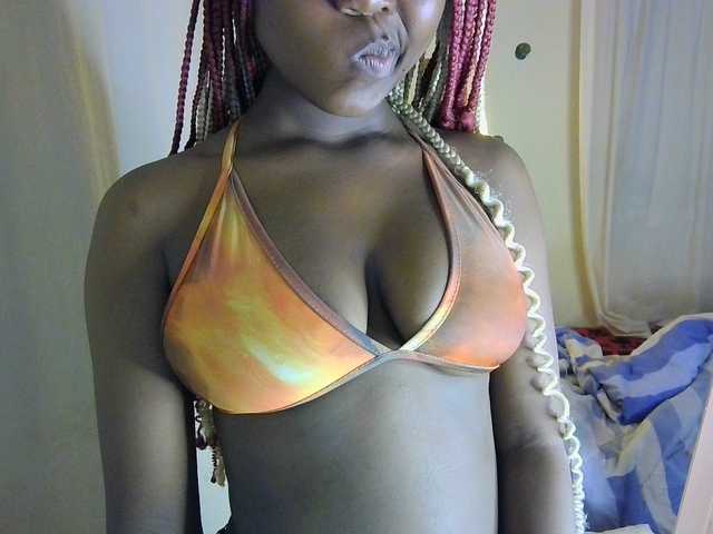 le modèle KittyyCat est en webcam porno dans un show sur le site bongacams, il possède les tags suivants: Ebony,Blonde,Trimmed