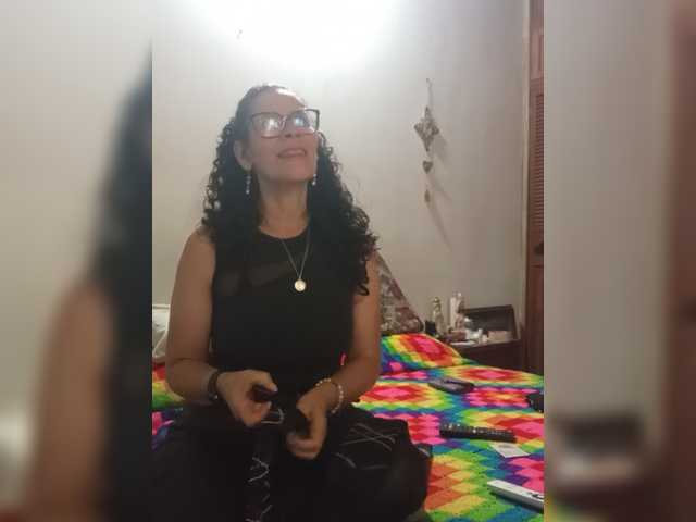 Linamilf70 live cam on BongaCams