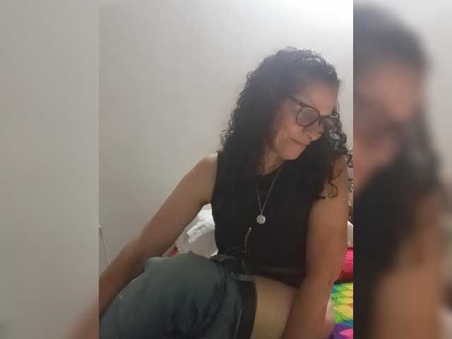 Linamilf70 live cam on BongaCams