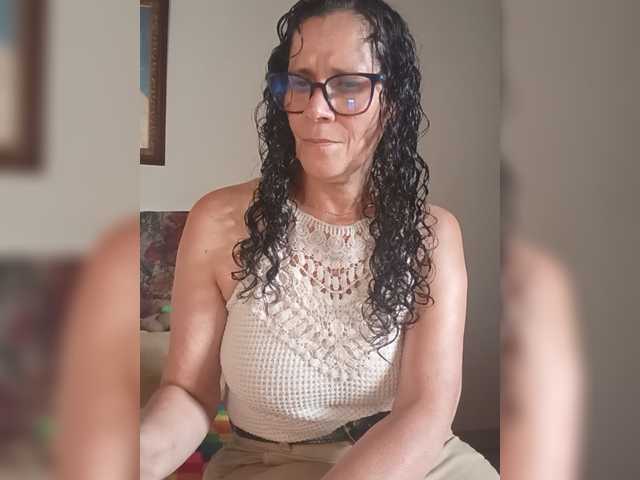 Linamilf70 live cam on BongaCams
