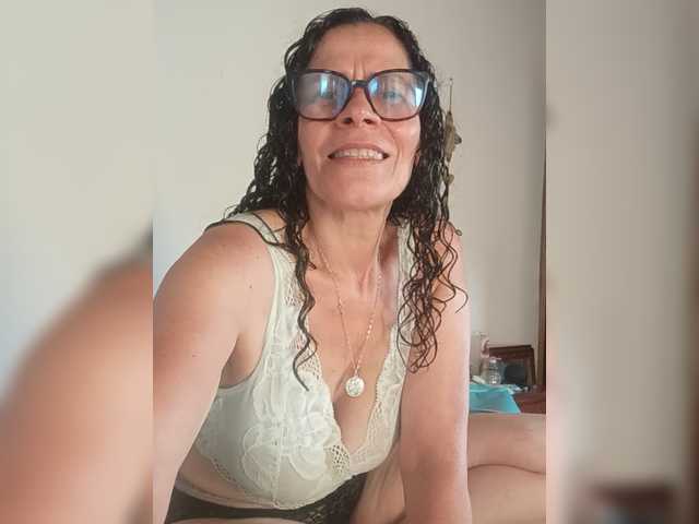 Linamilf70 live cam on BongaCams