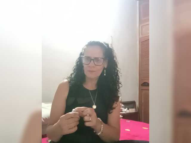 Linamilf70 live cam on BongaCams
