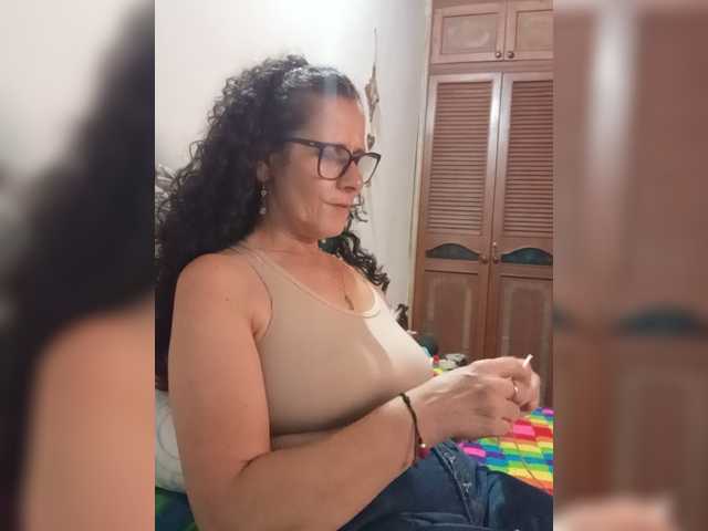 Linamilf70 live cam on BongaCams