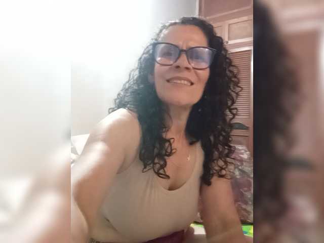 Linamilf70 live cam on BongaCams