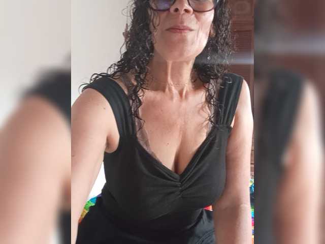 Linamilf70 live cam on BongaCams
