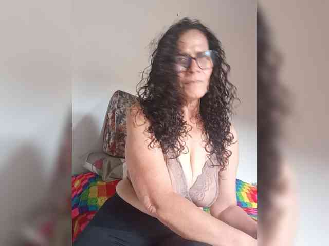 Linamilf70 Live Webcam on BongaCams
