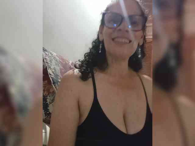 Linamilf70 Live Webcam on BongaCams